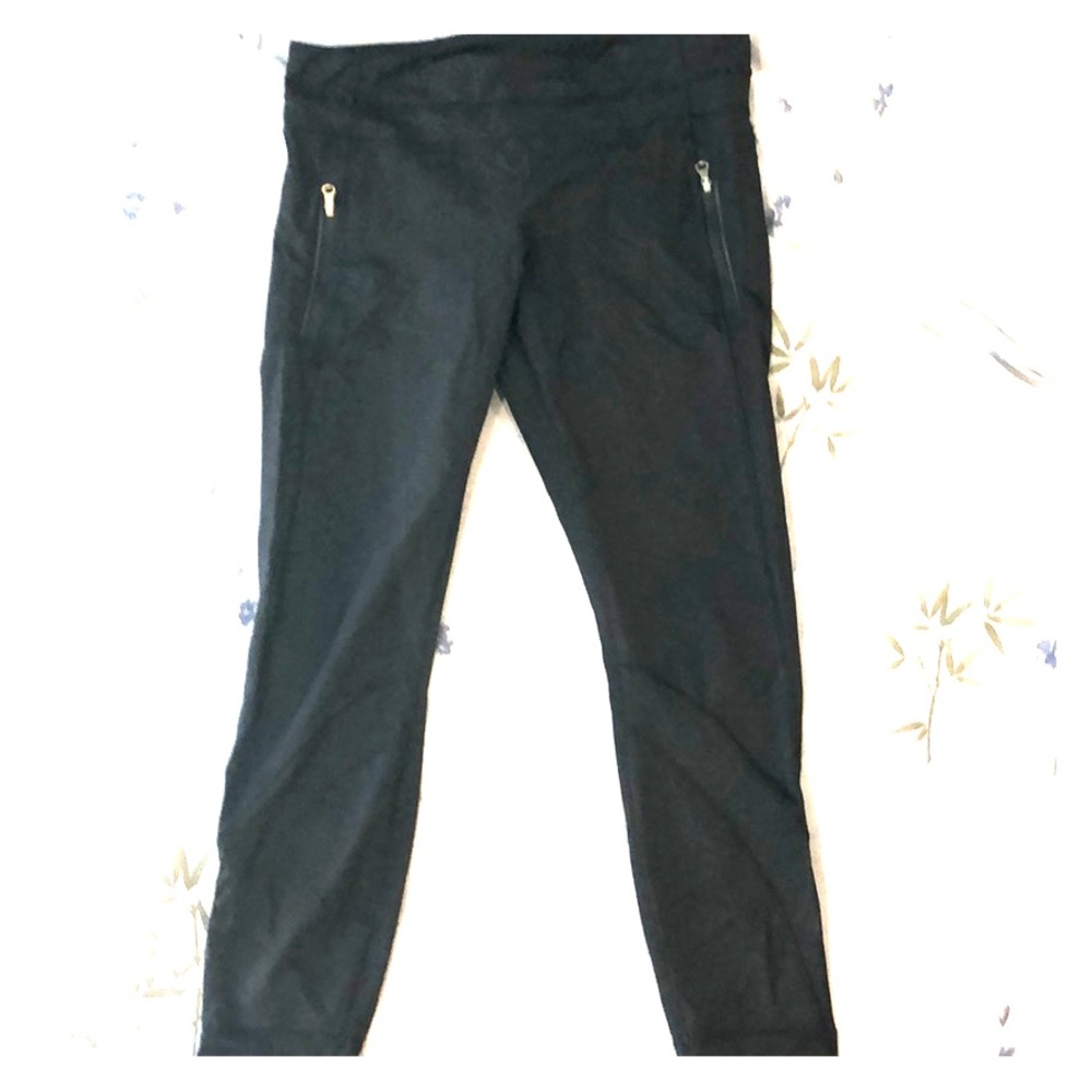 Lululemon zipper pocket. fast and free 24”